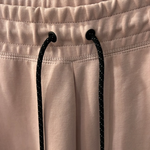Women’s Nike Cuffed Sweatpants Size XS - Picture 4 of 12